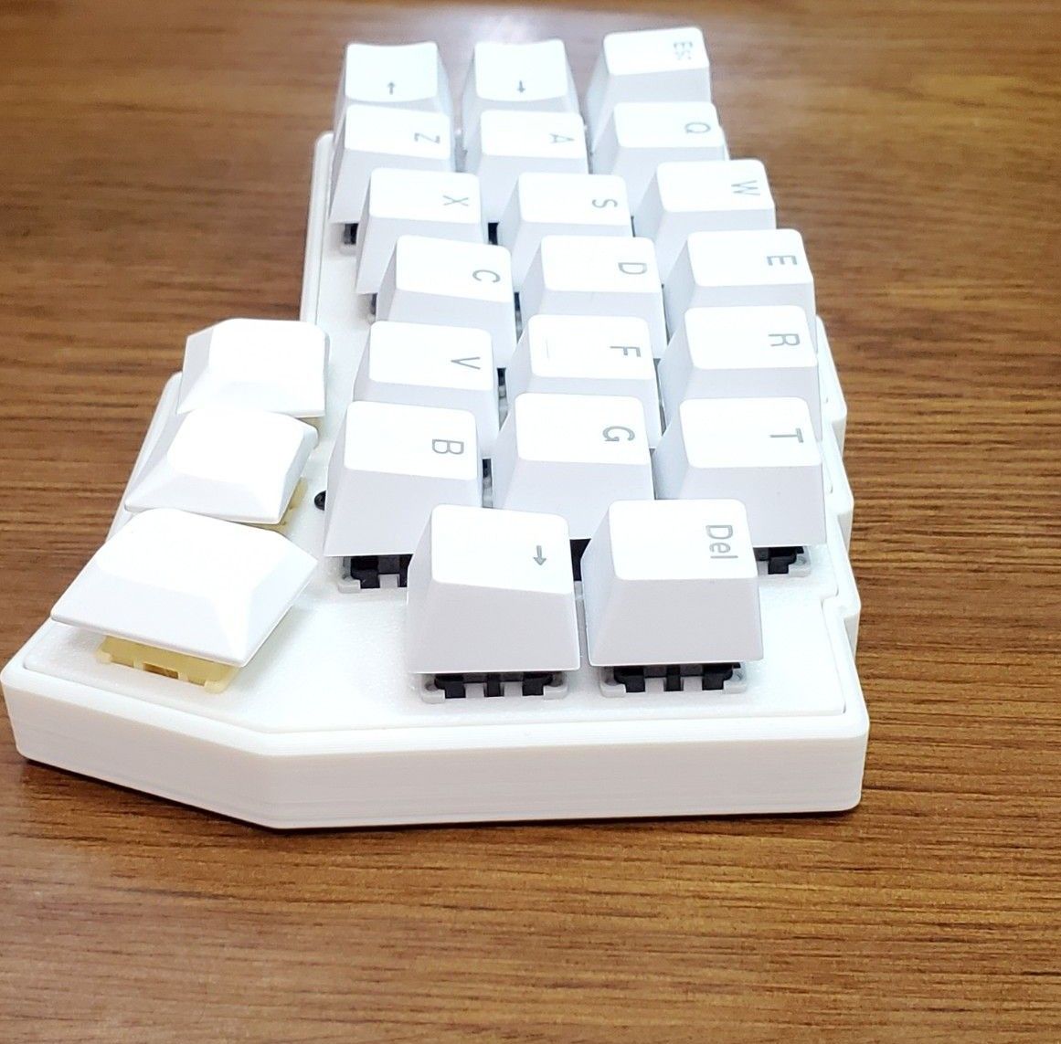 新品】Corne v4 Cherry 無線化 完成品 親指ロープロファイル 新品】Corne v4 Cherry 無線化 完成品 親指ロープロファイル