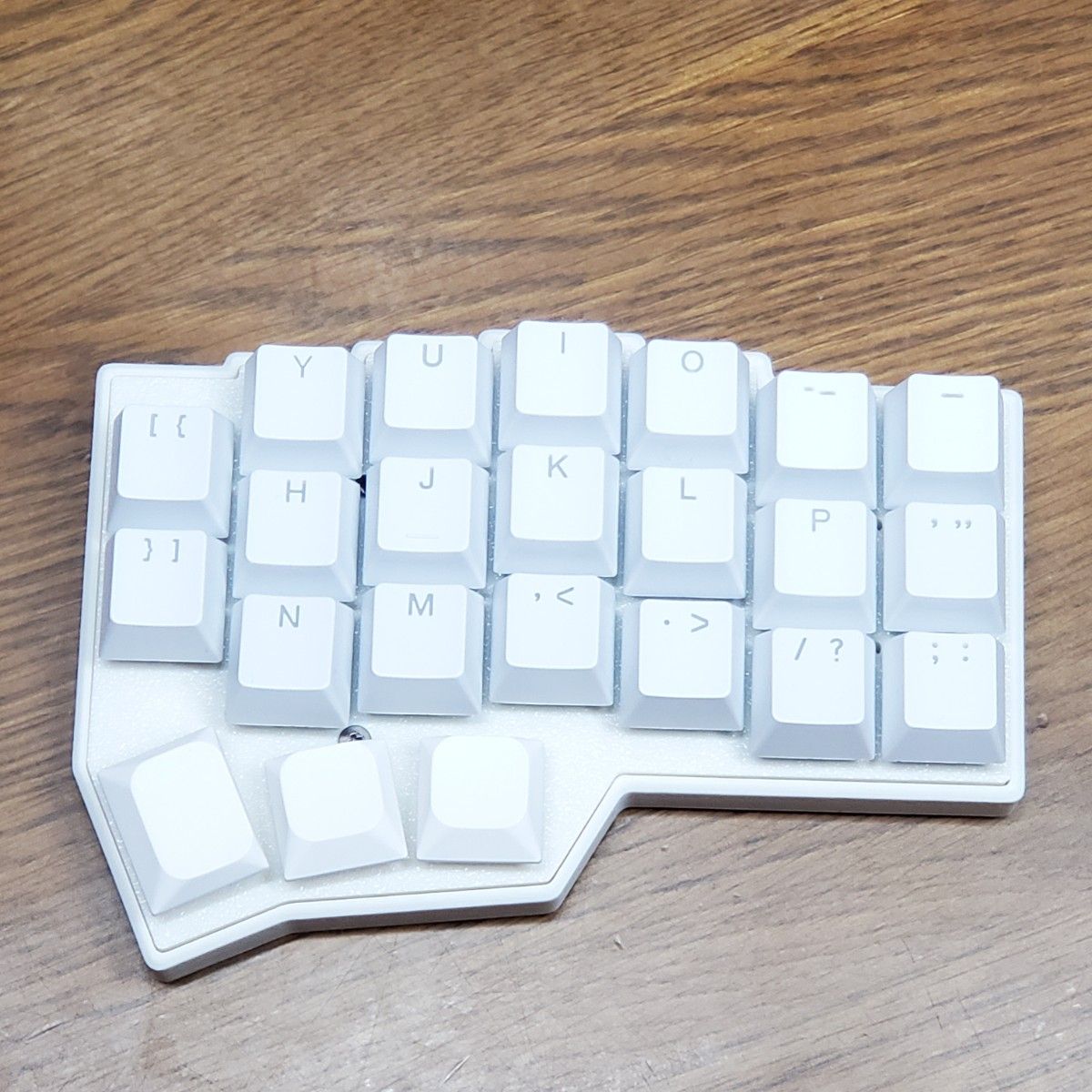 新品】Corne v4 Cherry 無線化 完成品 親指ロープロファイル 新品】Corne v4 Cherry 無線化 完成品 親指ロープロファイル