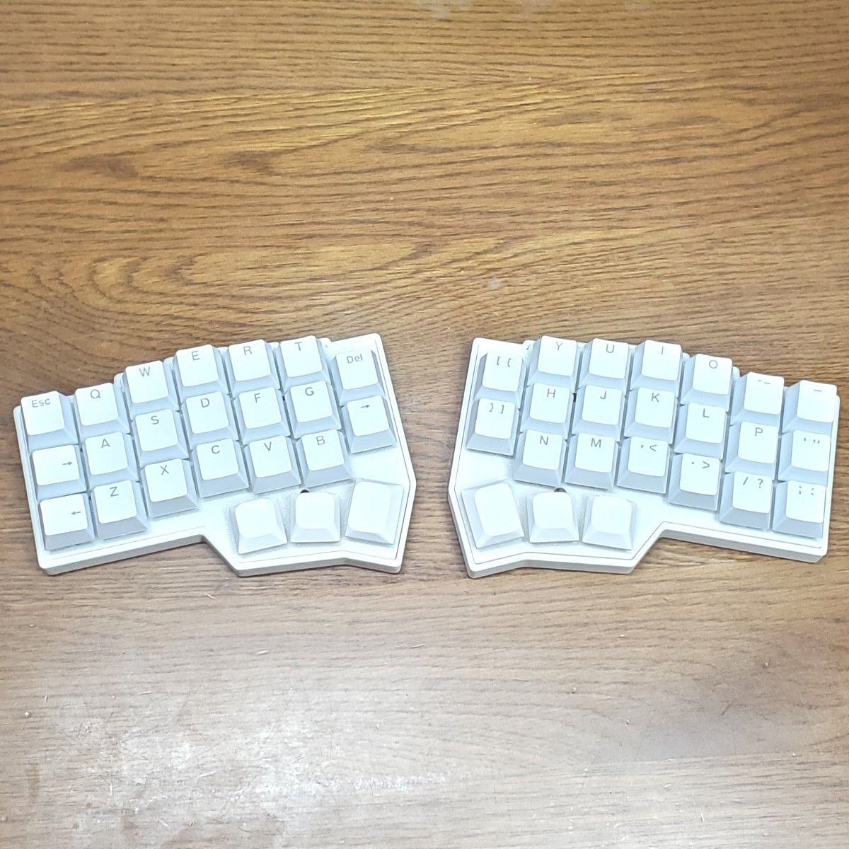 新品】Corne v4 Cherry 無線化 完成品 親指ロープロファイル 新品】Corne v4 Cherry 無線化 完成品 親指ロープロファイル