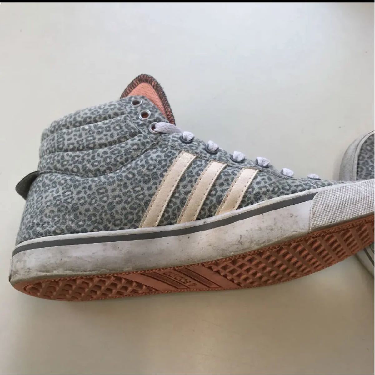 アディダス adidas スニーカー ハイカット ヒョウ柄 24cm