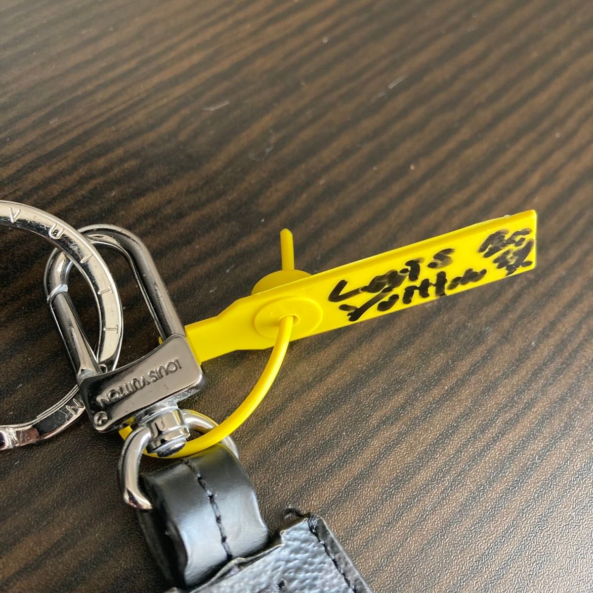 ルイヴィトン クロッシュクレ モノグラム キーホルダー LOUIS ルイヴィトン クロッシュクレ モノグラム キーホルダー LOUIS