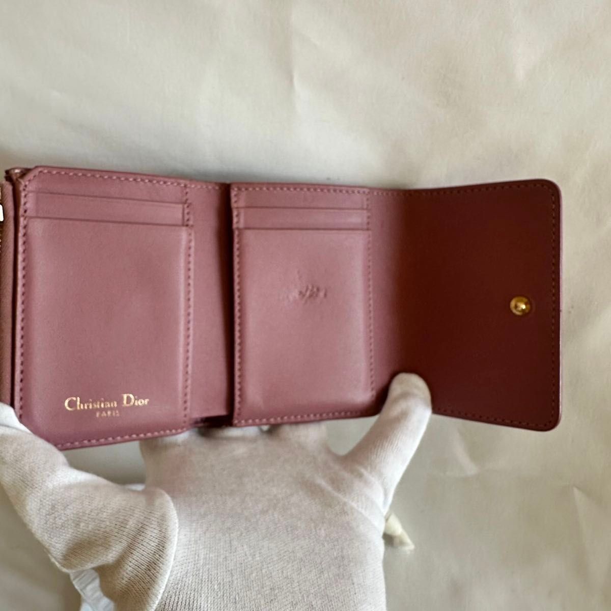 人気】Dior ピンク レザー 三つ折り財布 コンパクト ウォレット 人気】Dior ピンク レザー 三つ折り財布 コンパクト ウォレット