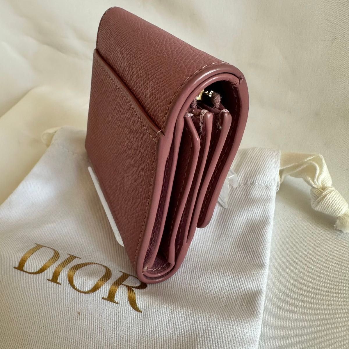 人気】Dior ピンク レザー 三つ折り財布 コンパクト ウォレット 人気】Dior ピンク レザー 三つ折り財布 コンパクト ウォレット