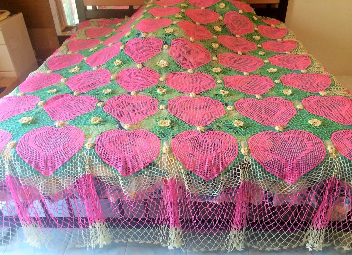 Paypayフリマ ハートベッドカバー 手編み 手作り ハンドメイド キングサイズベッドカバー ピンク色