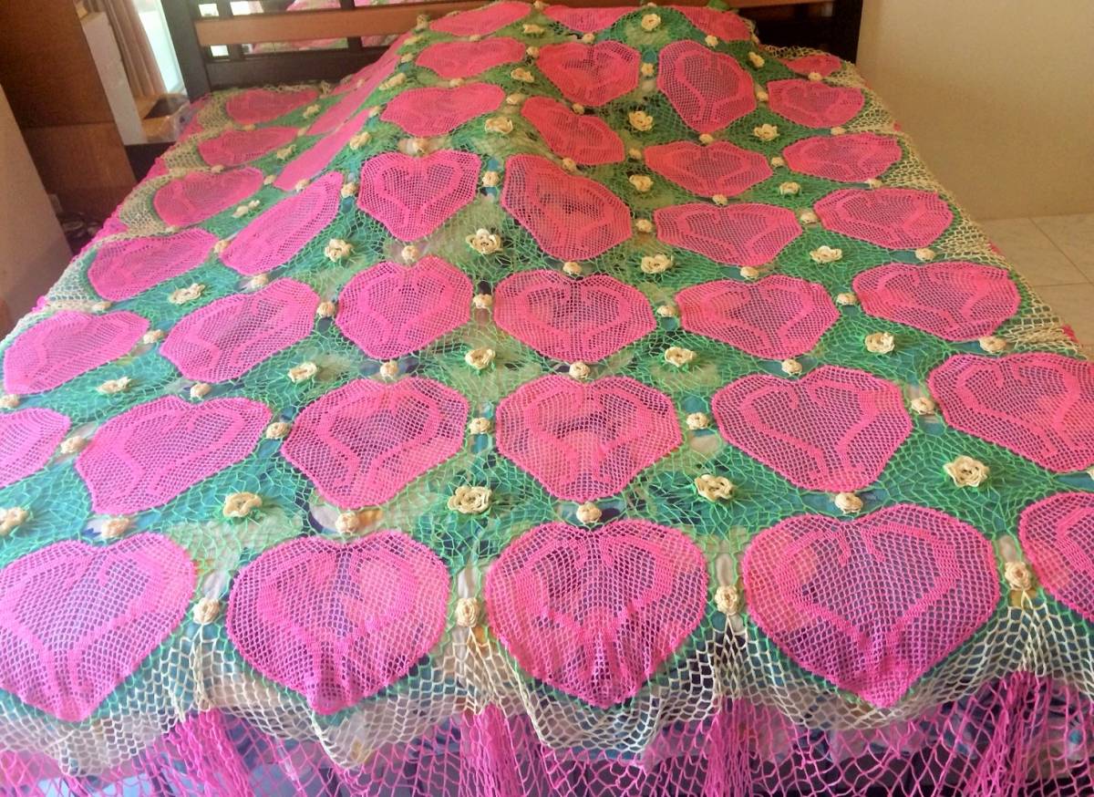 Paypayフリマ ハートベッドカバー 手編み 手作り ハンドメイド キングサイズベッドカバー ピンク色