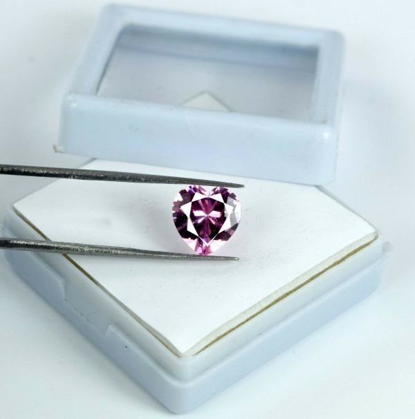 * Cubic Zirconia pink Heart Shape 1.29Ct 5.99-3.2. size *