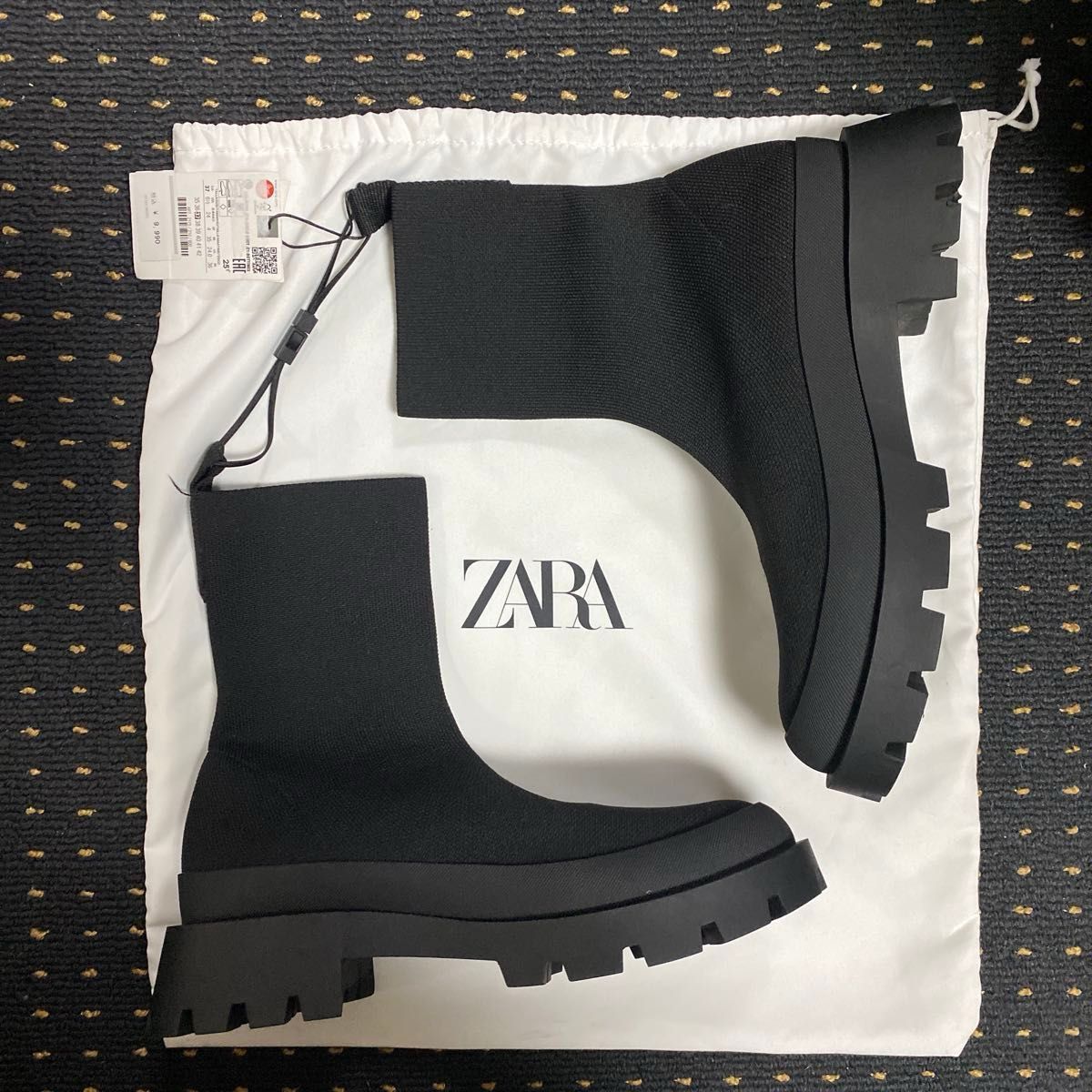 新品】ZARA ザラトラックソールファブリックショートブーツ 新品】ZARA ザラトラックソールファブリックショートブーツ