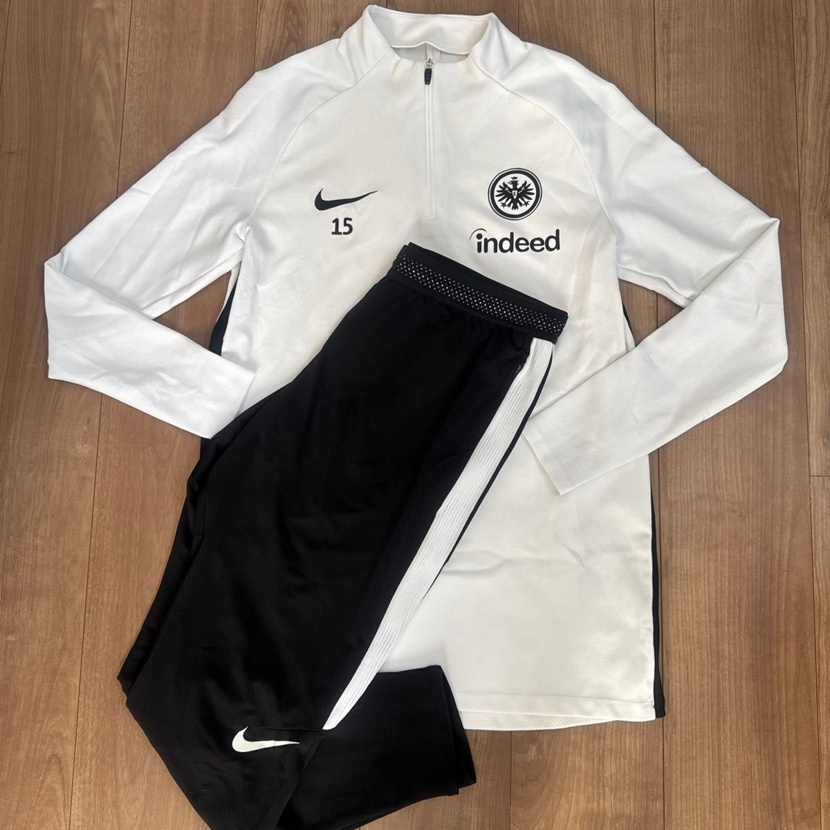 【激レア支給品】NIKEフランクフルトジャージ上下セット15番鎌田大地選手 SALE【支給品】NIKE フランクフルト ジャージ上下セット 15番