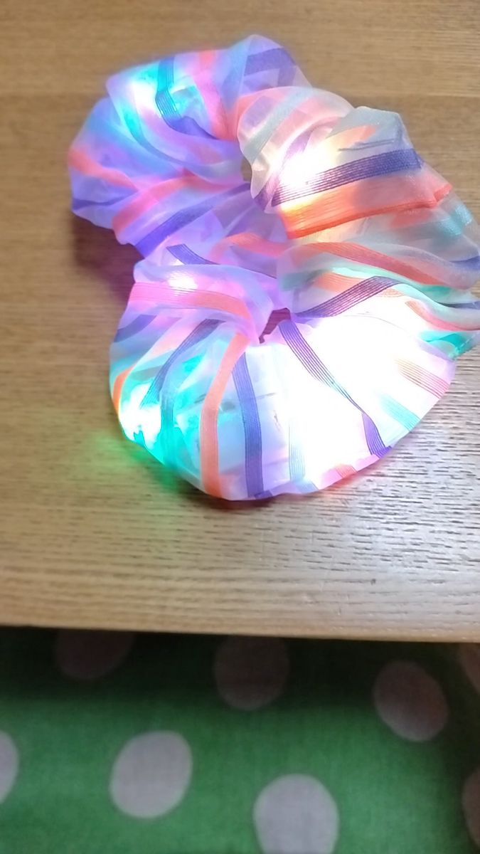 シュシュ ヘアゴム 髪ゴム 光る