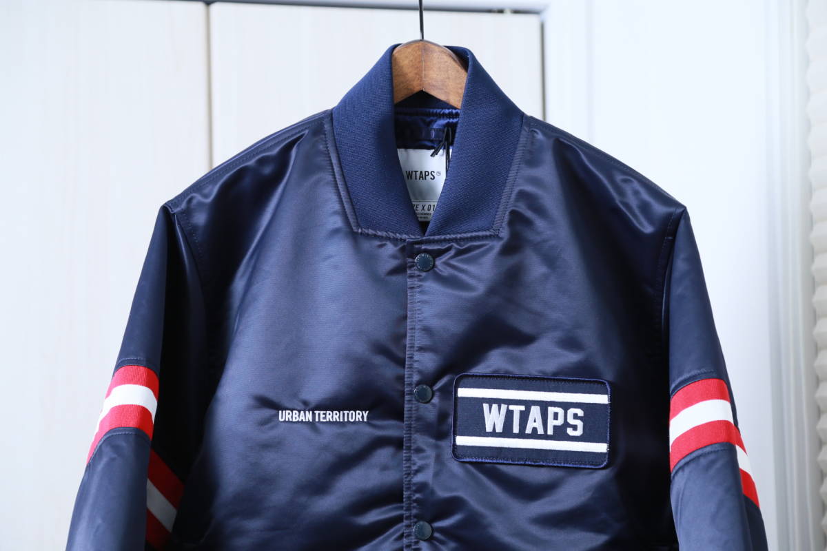 ★日本製新品タグ付きWTAPSダブルタップスJACKET.NYLON.SATIN中綿入りナイロンジャケット　　美品18AWアウターブルゾンSMネイビーチーム_画像2