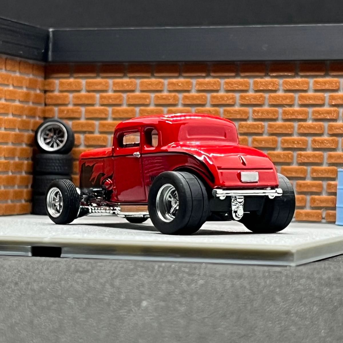 ハニカムライト風天井付きレンガガレージジオラマ内装】1/64 ハニカムライト風天井付きレンガガレージジオラマ内装】1/64