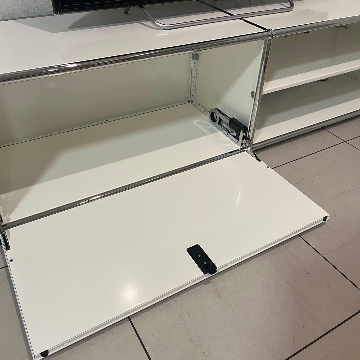 美品USMハラーピュアホワイトTVボードテレビボードキャビネット 美品USMハラーピュアホワイトTVボードテレビボードキャビネット