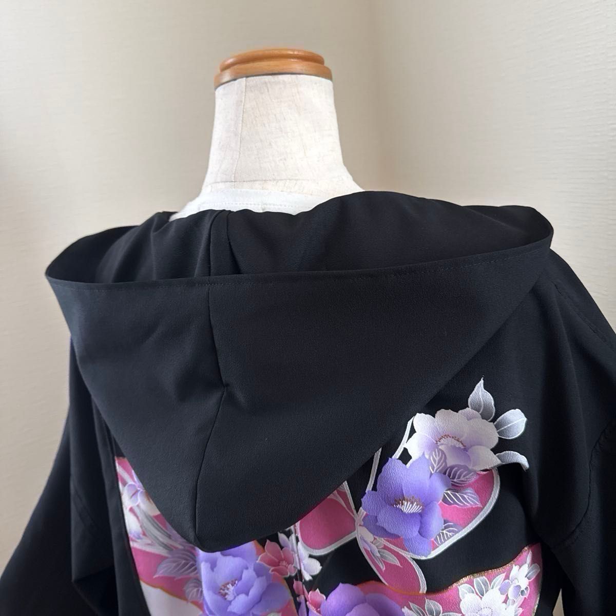 黒留袖 蝶々 家紋 和風羽織パーカー 着物リメイク kimono 黒留袖 蝶々 家紋 和風羽織パーカー 着物リメイク kimono
