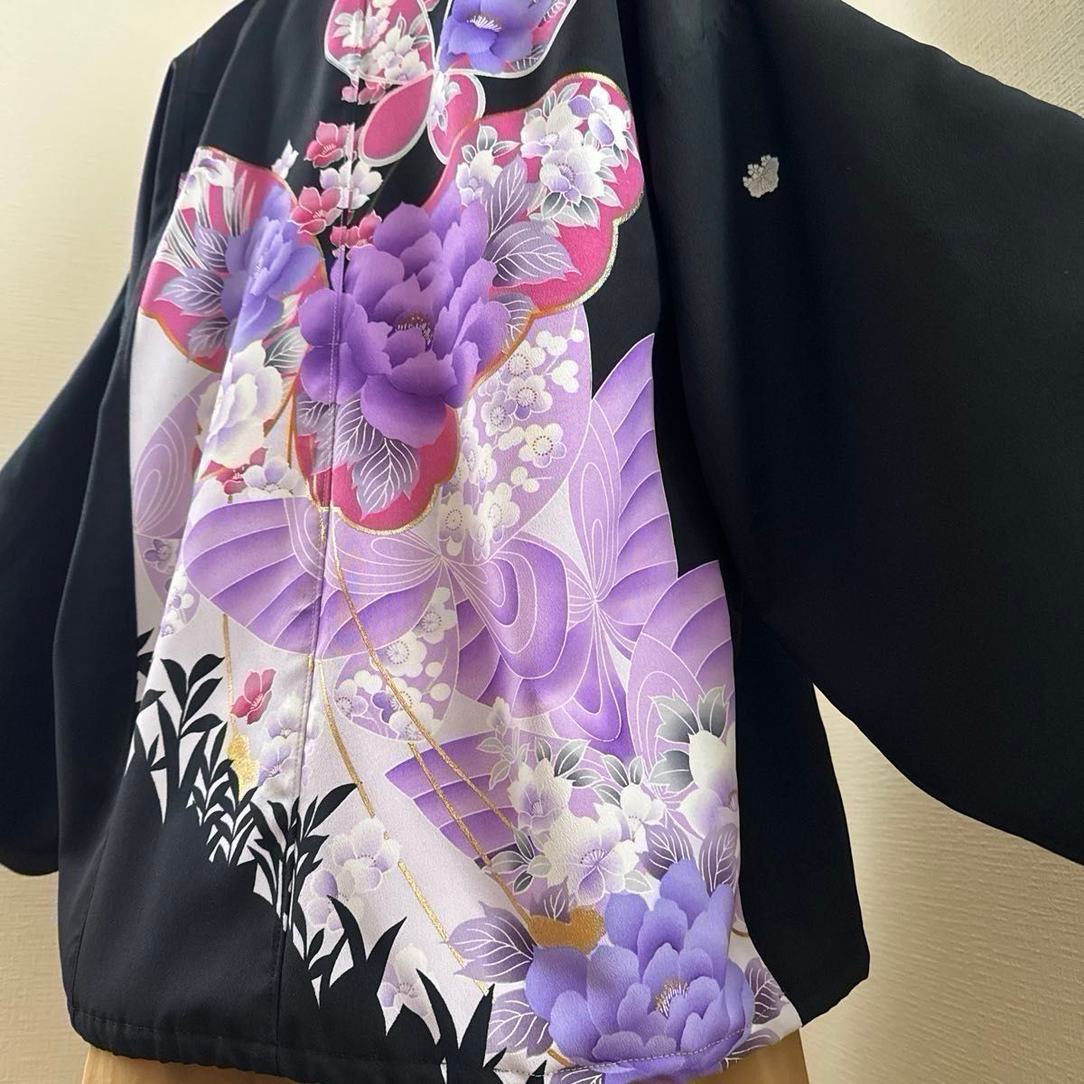 黒留袖 蝶々 家紋 和風羽織パーカー 着物リメイク kimono 黒留袖 蝶々 家紋 和風羽織パーカー 着物リメイク kimono