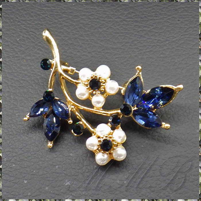 [BROOCH] Blue Crystal and Simulated Pearl Plant ビューティフル ブルー クリスタル パール フラワー ゴールド ブローチ_画像2