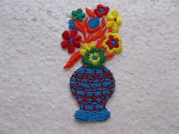  flower vase . flower rhinoceros ke Showa Retro badge / embroidery patch lovely character pop handicrafts 291