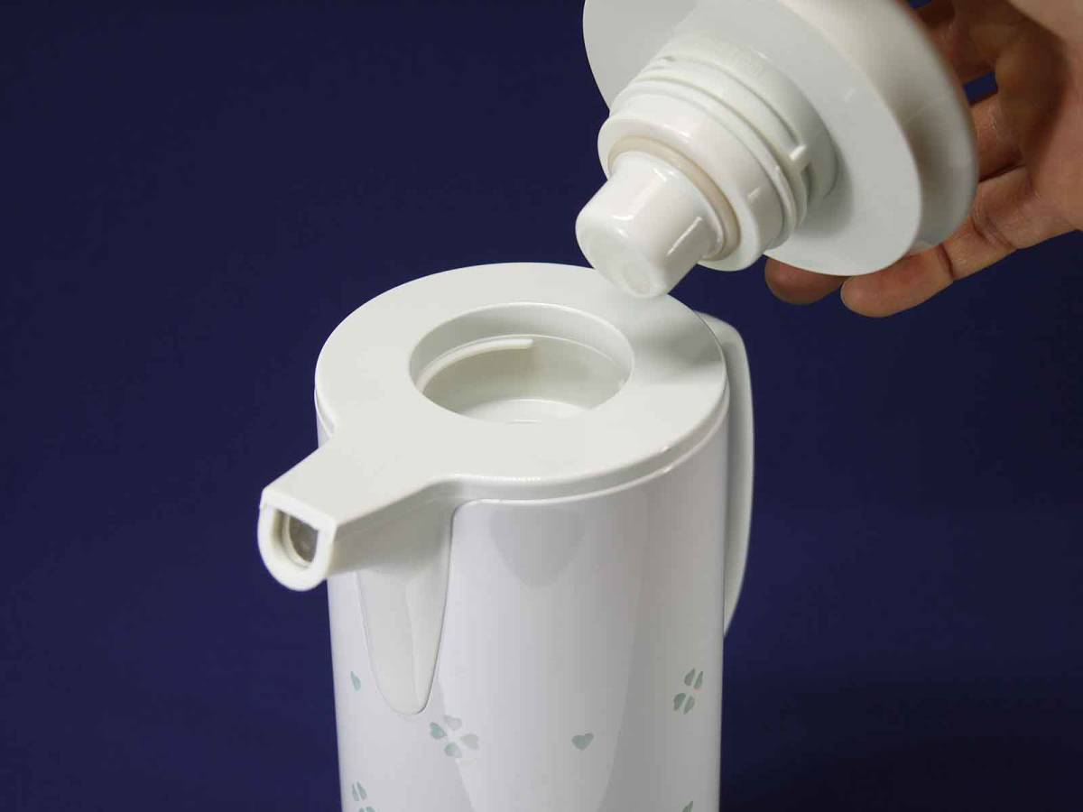 有田焼（しん作）　茶器セット（湯飲み5脚、急須1脚、魔法瓶1箇）　白磁・磁器　透かし入　伝統工芸　日本製　家庭・業務用　未使用新品