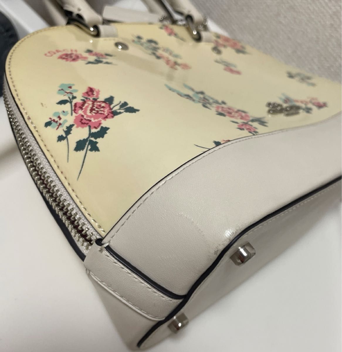 COACH コーチ エナメルレザー 2wayショルダーバッグ フラワー COACH コーチ エナメルレザー 2wayショルダーバッグ フラワー