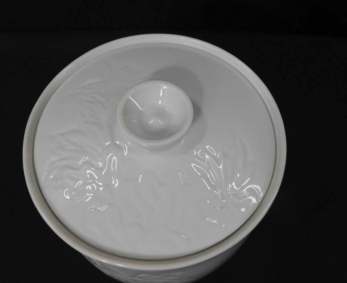 198 white porcelain. tea ceremony water jar author un- details 