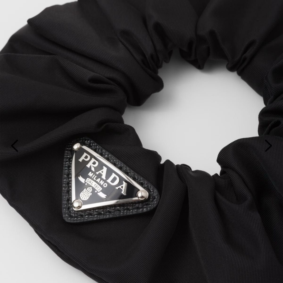 正規品 PRADA プラダ シュシュ 黒 ブラック Re-Nylon|Yahoo 正規品 PRADA プラダ シュシュ 黒 ブラック Re-Nylon|Yahoo