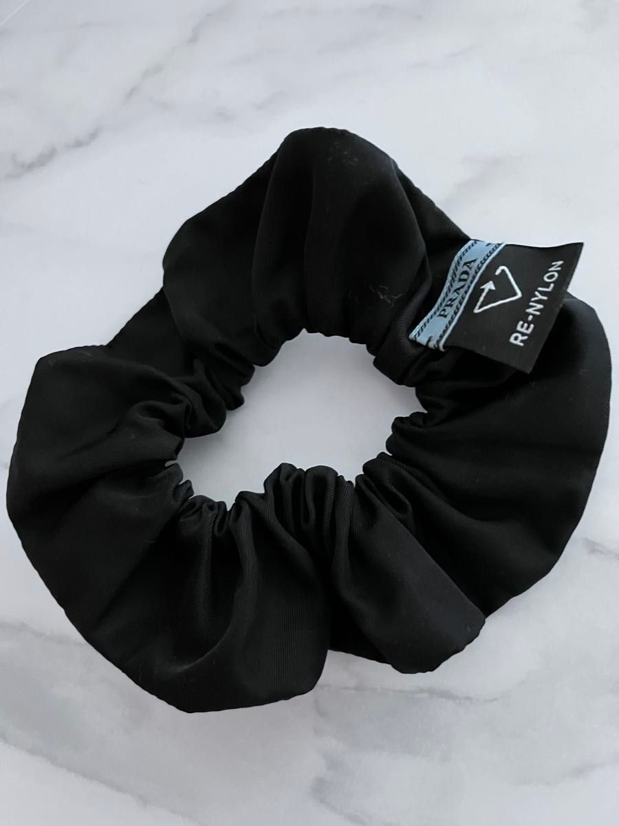 正規品 PRADA プラダ シュシュ 黒 ブラック Re-Nylon|Yahoo 正規品 PRADA プラダ シュシュ 黒 ブラック Re-Nylon|Yahoo