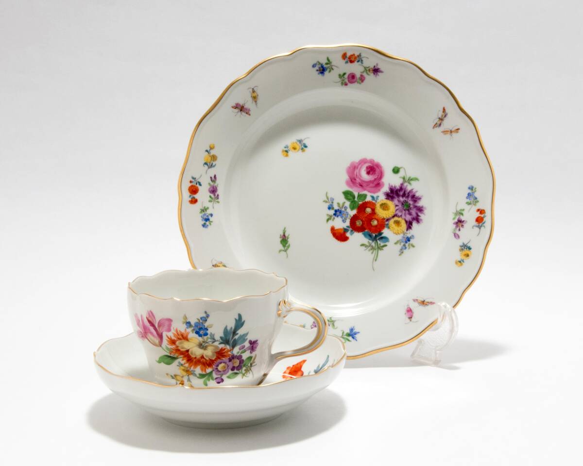 古マイセン 金彩 花のブーケと虫の絵付け 19C末 大皿 直径 34cm マイセン 金彩 花のブーケと虫の絵付け 自然主義 コーヒーカップ