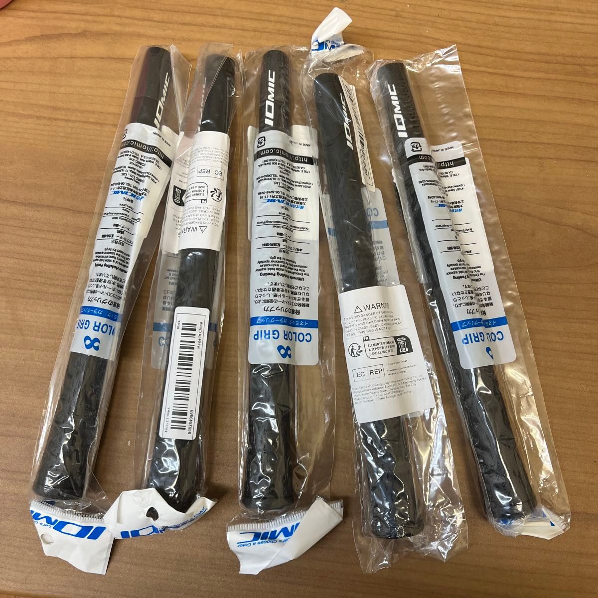 Iomic-ユニバーサルラバーゴルフグリップ、粘着2.3 ブラック 5本