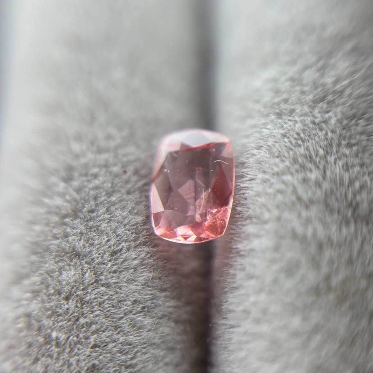 交渉お気軽に♪ソ付き ヴェイリネナイト 0.144ct ベイリネナイト クッションミックスカット ルース 天然石
