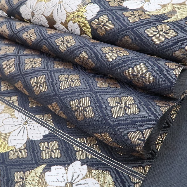 美品 山口美術織物 山口弘躬染織 松皮地桜花文 唐織 着物 正絹 美品 山口美術織物 山口弘躬染織 松皮地桜花文 唐織 着物 正絹