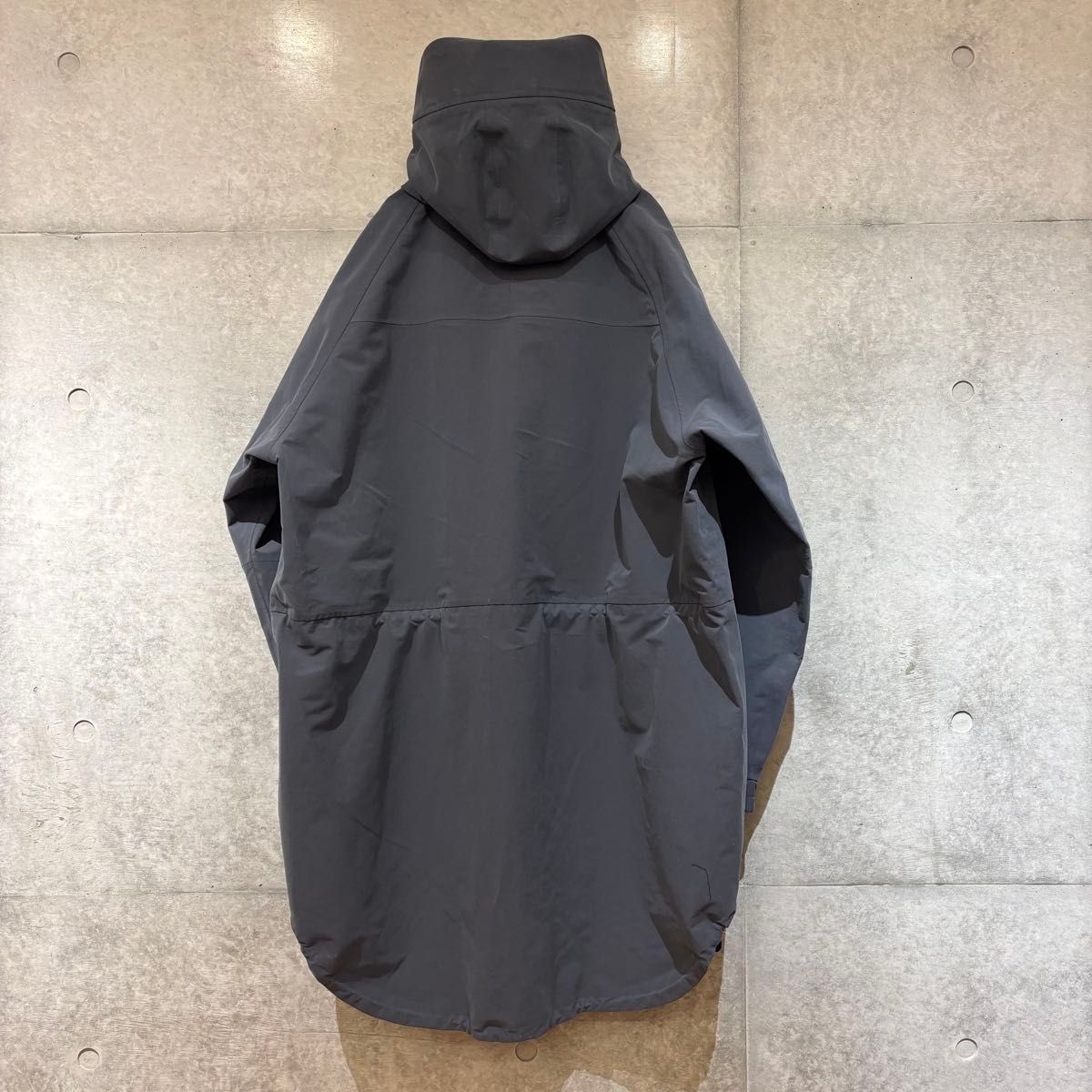 新品同様 RAINMAKER レインメーカー モンスターパーカー スリー 新品同様 RAINMAKER レインメーカー モンスターパーカー スリー