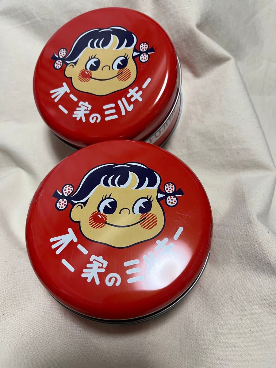 ペコちゃんデザインの赤い空き缶 (ペコちゃん 不二家ミルキー ペコちゃんデザインの赤い空き缶 (ペコちゃん 不二家ミルキー