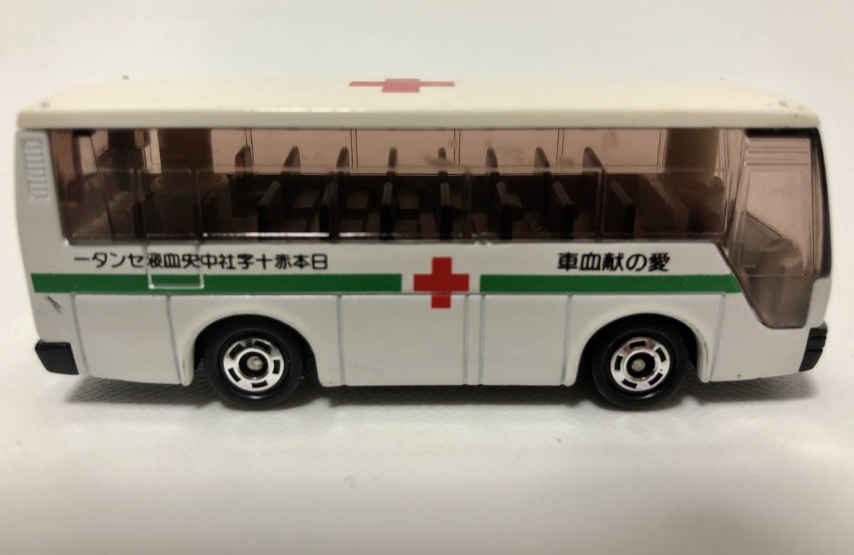 TOMY トミカ 1988 いすゞ スーパー ハイデッカー バス 日本赤十字社中央血液センター 愛の献血車 日本製_画像3