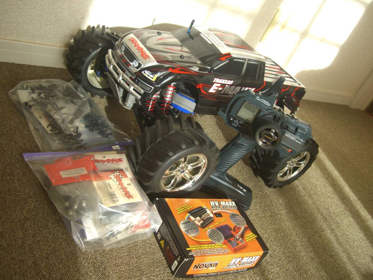 トラクサス E-MAXX NOVAK HV-MAXX 4.5R付き