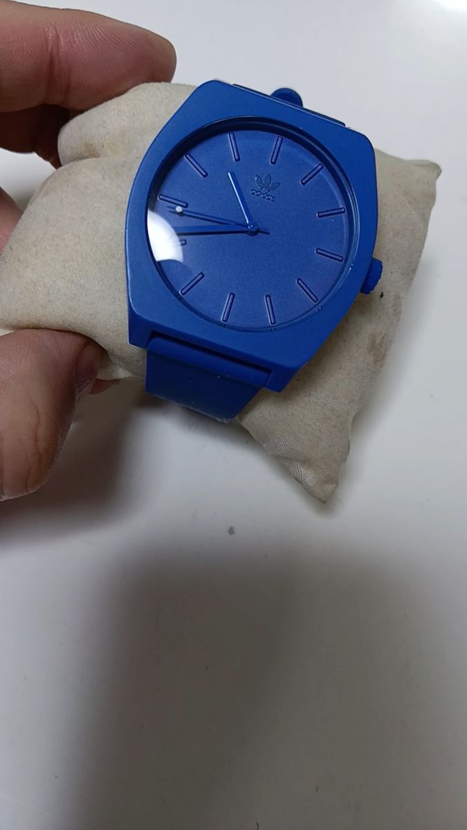 adidas 腕時計 稼働中