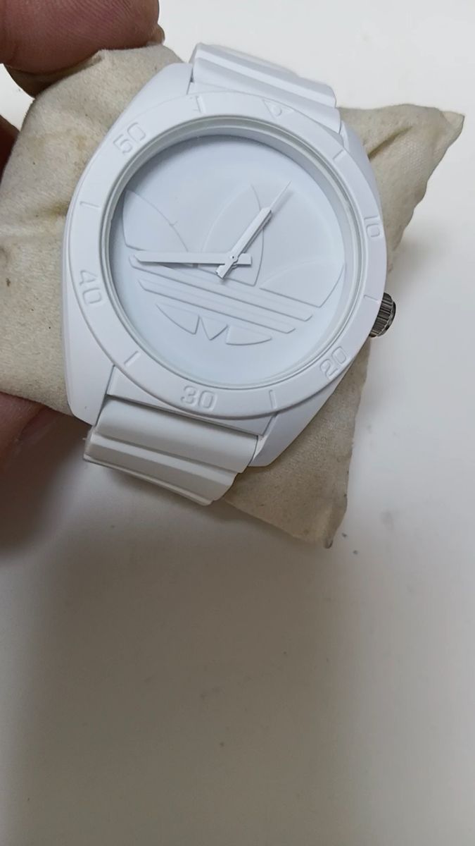 adidas 腕時計 稼働中