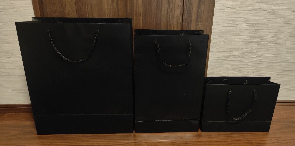 極美品】HERMES エルメス 黒ショップ袋 紙袋 大・中・小 3点 極美品】HERMES エルメス 黒ショップ袋 紙袋 大・中・小 3点