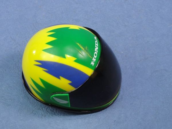 T238【 ミニヘルメット 】希少品　ホンダ /HONDA ヘルメット型 /AM ラジオ　/ ホンダ 承認 　バイク ヘルメットラジオ付　_画像6