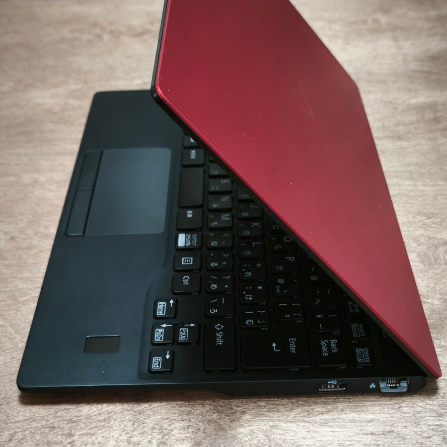 レッド天板【超軽量717g】富士通 FUTRO U9311M i7-1165G7 16GB レッド天板【超軽量717g】富士通 FUTRO U9311M i7-1165G7 16GB