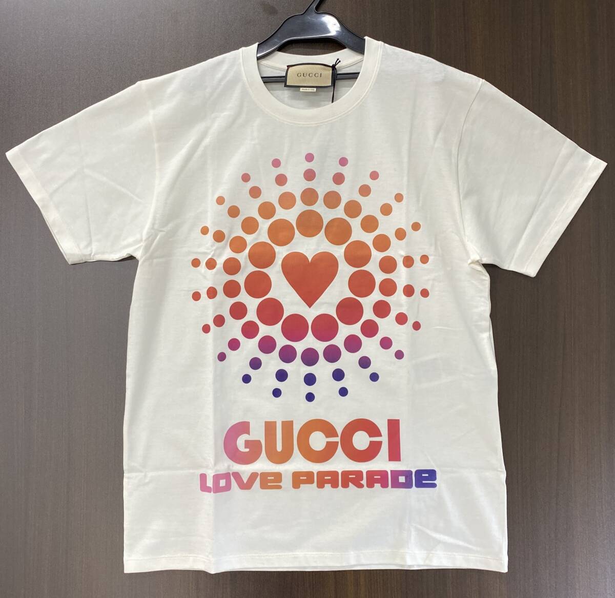 GUCCI グッチ ラブ パレード ロゴ クルーネック Tシャツ 白 GUCCI グッチ ラブ パレード ロゴ クルーネック Tシャツ 白