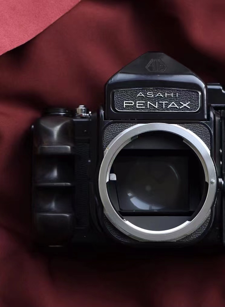 新品 PENTAX ペンタックス 67/6X7用ハンドグリップ 黒檀 新品 PENTAX ペンタックス 67/6X7用ハンドグリップ 黒檀