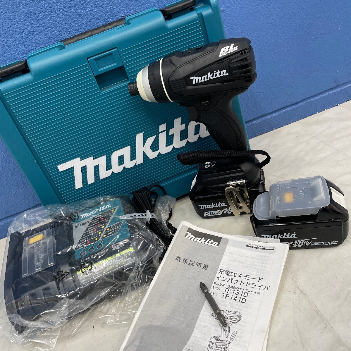 ω未使用品【MAKITA マキタ 充電式4モードインパクトドライバ TP141DRTXB 電動工具 現場道具 建築土木 バッテリ2個 充電器付き】TK3743