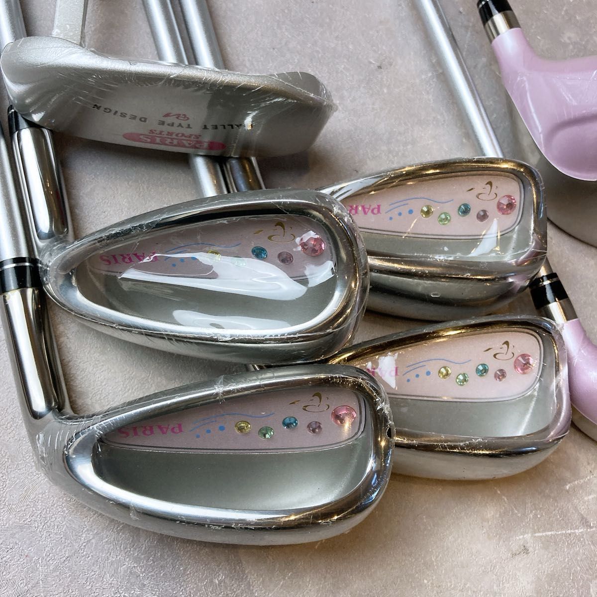 クラブ未開封品　PARIS レディースクラブセット　ハーフセット　7本　初心者 クラブ未開封品 PARIS レディースクラブセット ハーフセット 7本