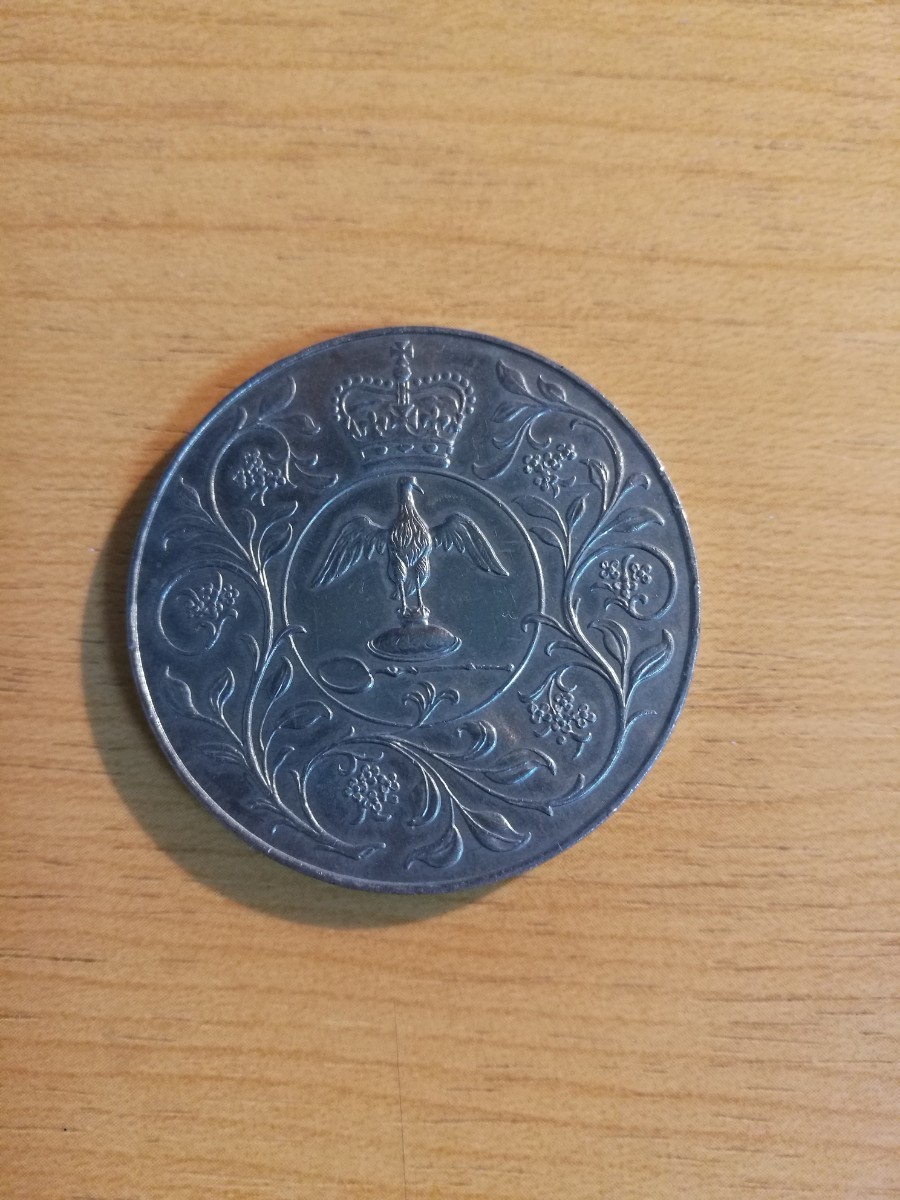 イギリス コイン 古銭 硬貨エリザベス2世在位25周年記念硬貨