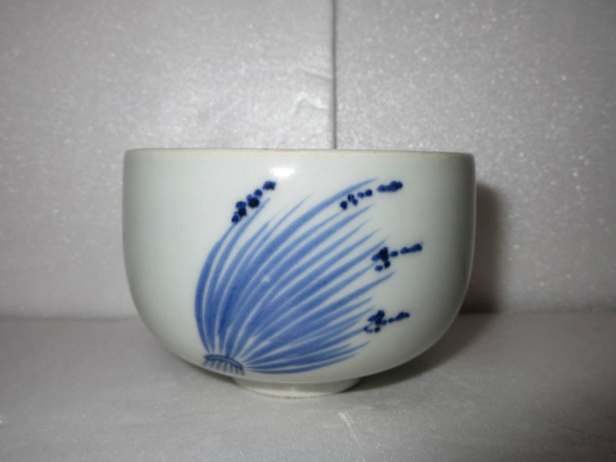 [ Edo era ] old Imari blue and white ceramics koro tea cup 1 customer ( height 5.7.) (... crane .) sake cup sake cup and bottle . collection * less scratch *