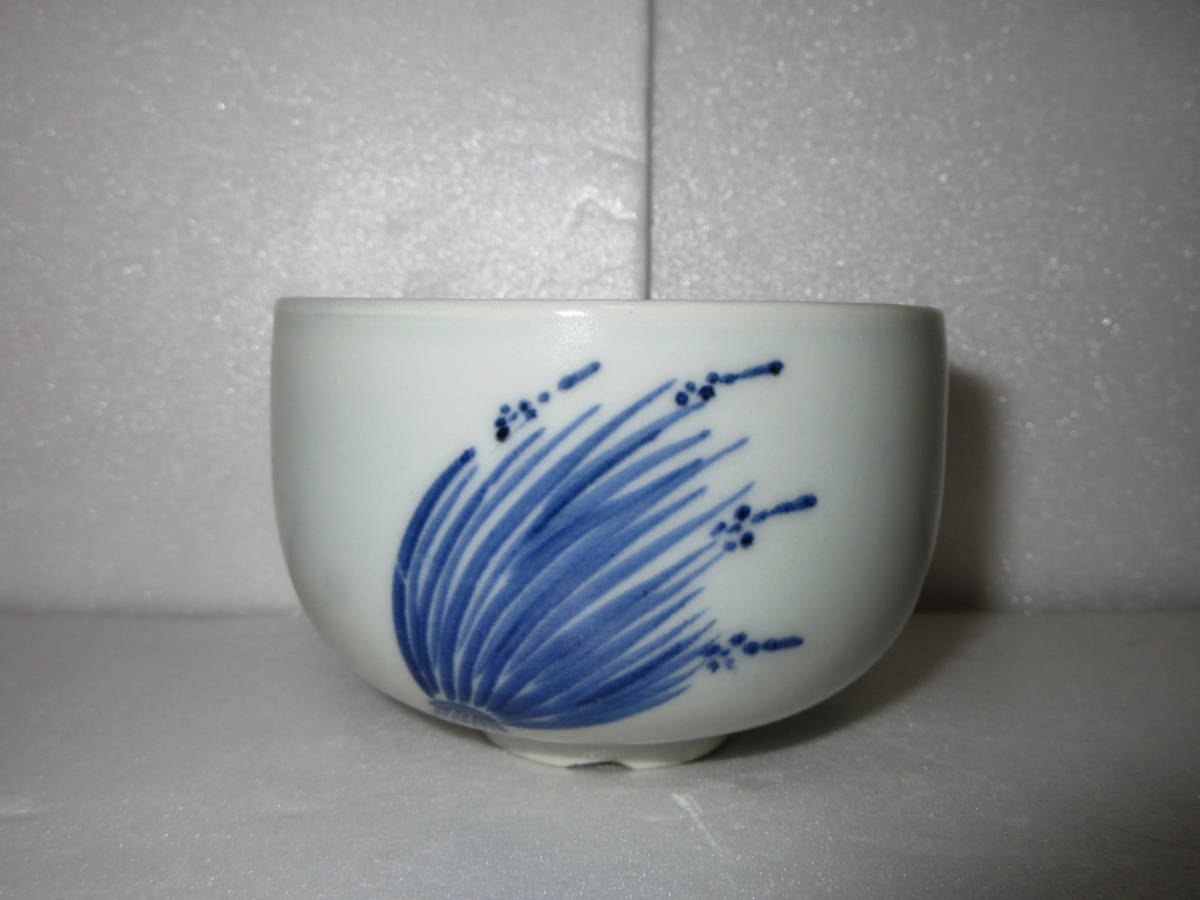 [ Edo era ] old Imari blue and white ceramics koro tea cup 1 customer ( height 5.7.) (... crane .) sake cup sake cup and bottle . collection * less scratch *