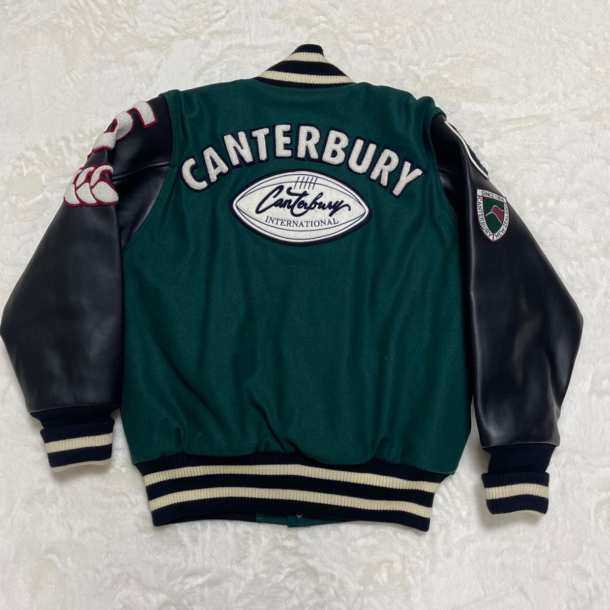 Canterbury カンタベリー 黒系スタジャン 袖牛革使用 ラグビー Canterbury カンタベリー 黒系スタジャン 袖牛革使用 ラグビー