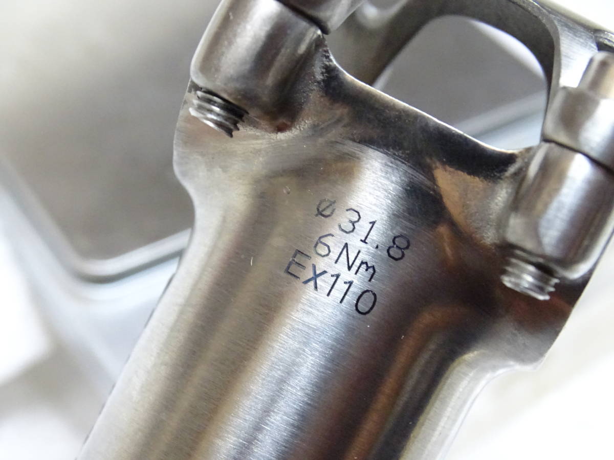 3Tの「2002 EVOL」 Ugo DeRosa と刻印の入ったステム ステム長 3Tの「2002 EVOL」 Ugo DeRosa と刻印の入ったステム ステム長