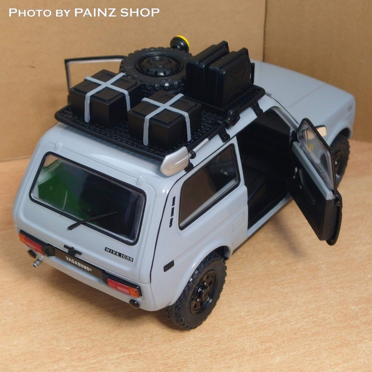 1/18 ラーダ ニーヴァ V LADA 1980 グレー ソリド製ダイキャスト