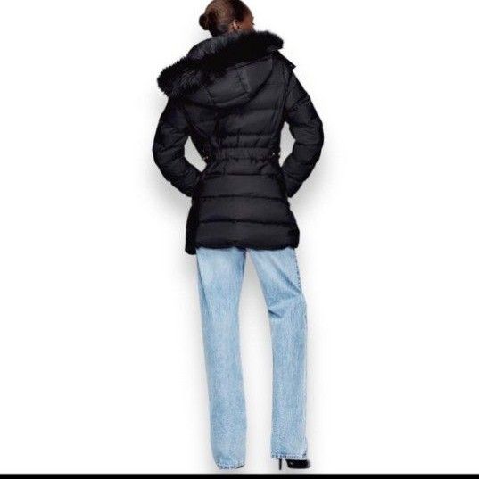 新品未使用 ZARA セミロング丈フード付きダウンジャケット 黒 S 新品未使用 ZARA セミロング丈フード付きダウンジャケット 黒 S