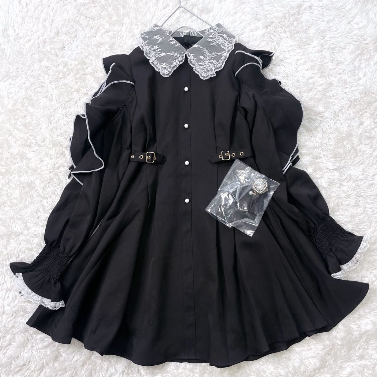 新品 ROJITA ロジータ ラッフルショルダーワンピース ブラック 新品 ROJITA ロジータ ラッフルショルダーワンピース ブラック